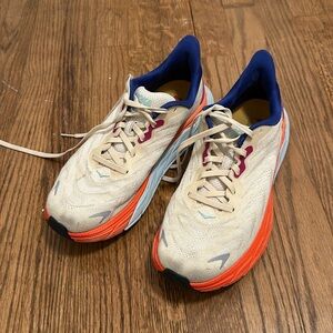 HOKA Arahi 6 women’s size 9.5